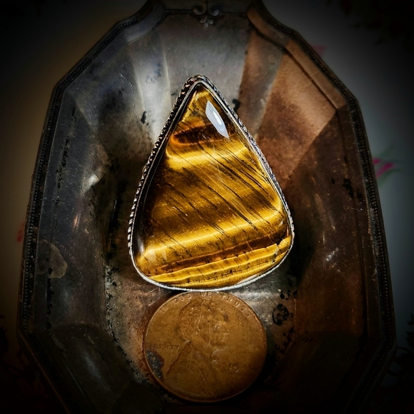 Silky, Sexy, Size 7 1/2, Irresistable Tiger Eye Ring. This Has Incredible Shine! - Picture 4 of 4